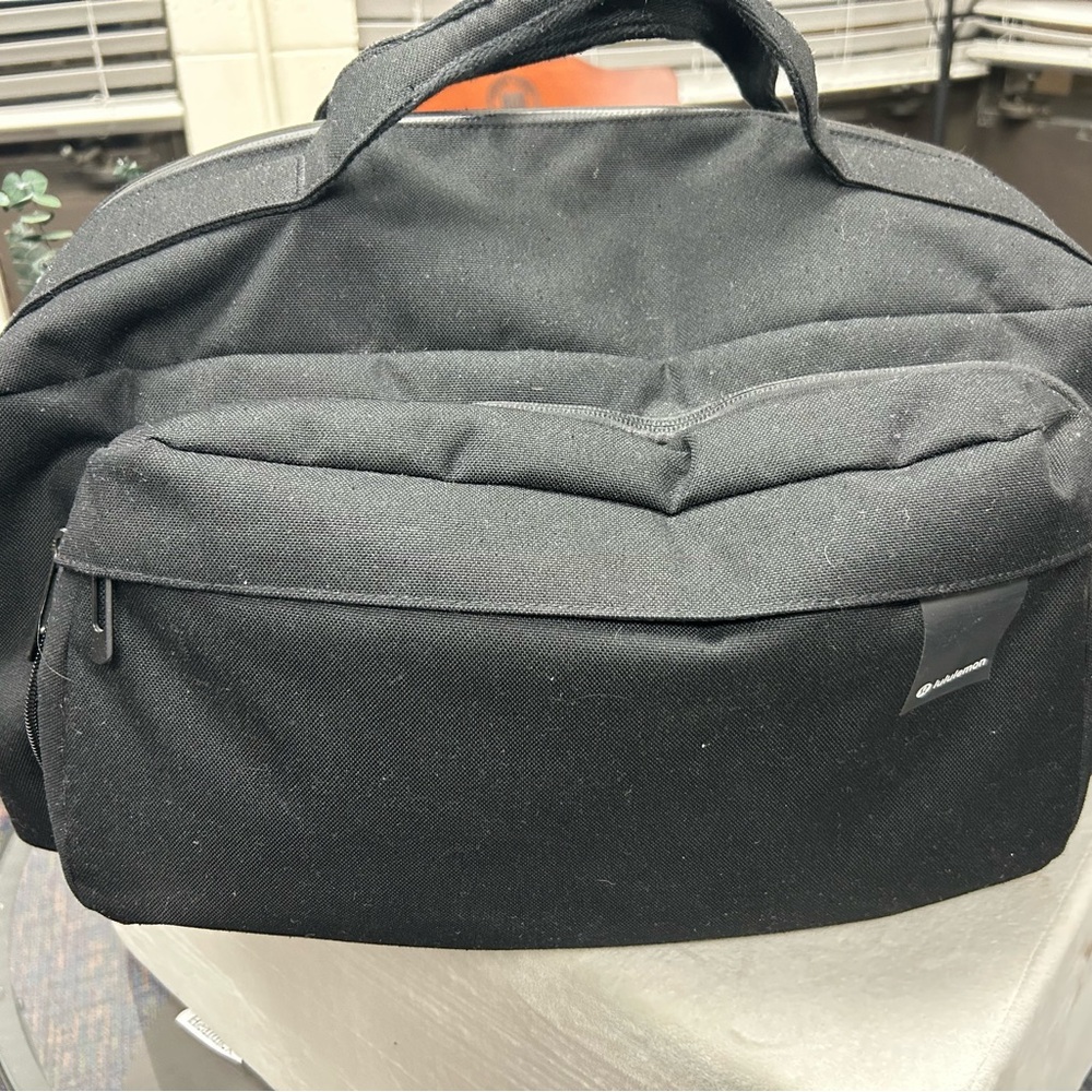 Lululemon Command The Day Duffel Bag